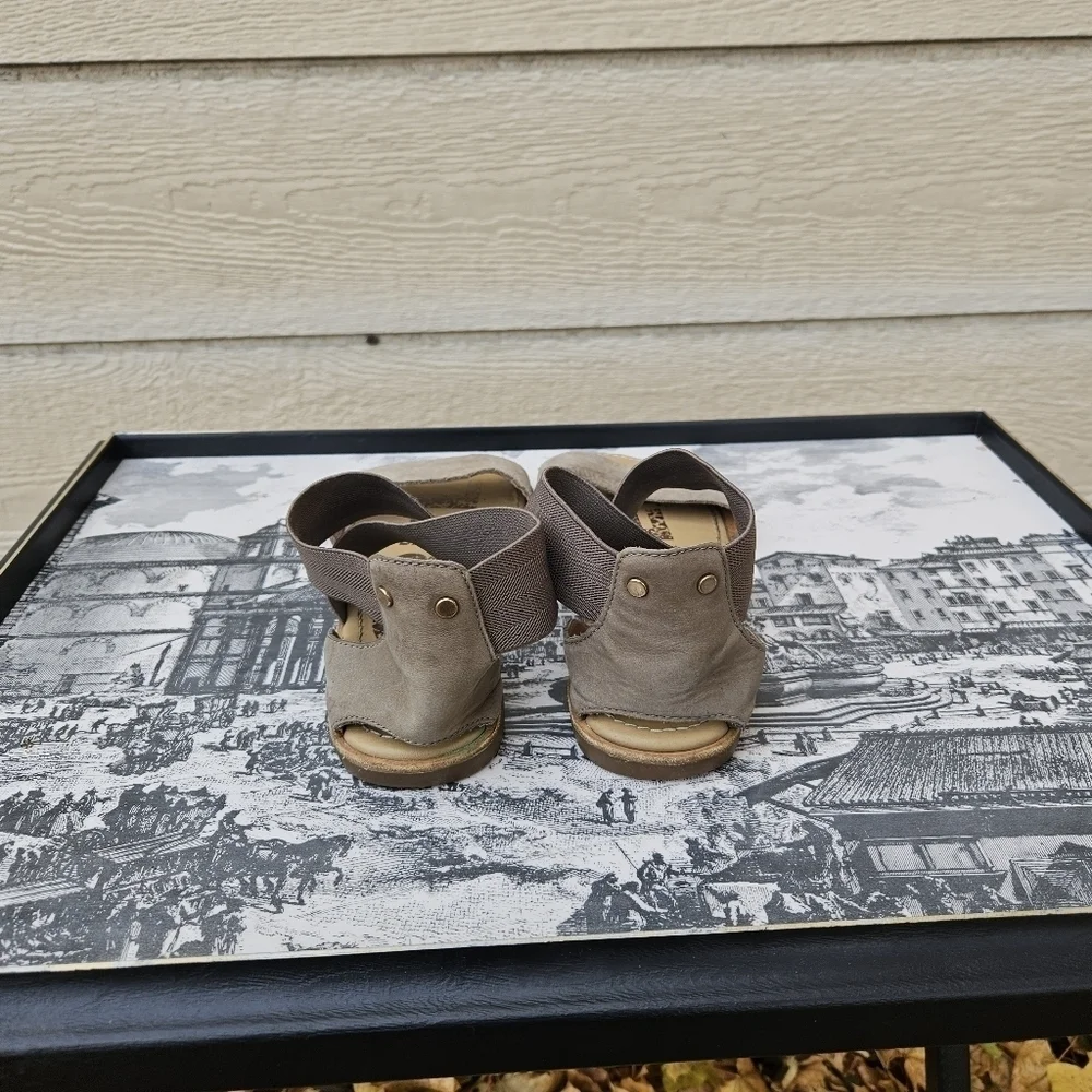 Sorel Ella cross-strap sandals taupe size 6